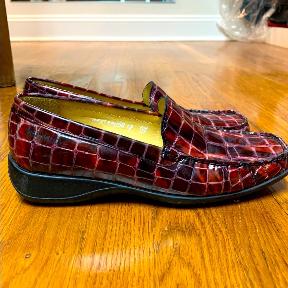 Mephisto Cool Air chianti crocodile loafers